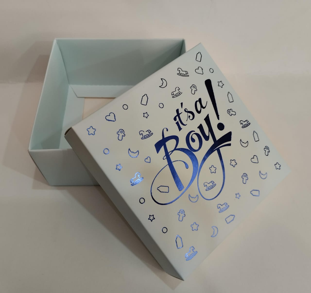 Birth Announcement Gift Box: "It's A Boy" – Custom Baby Box Packaging