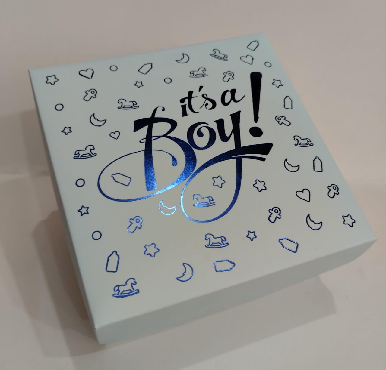 Birth Announcement Gift Box: "It's A Boy" – Custom Baby Box Packaging