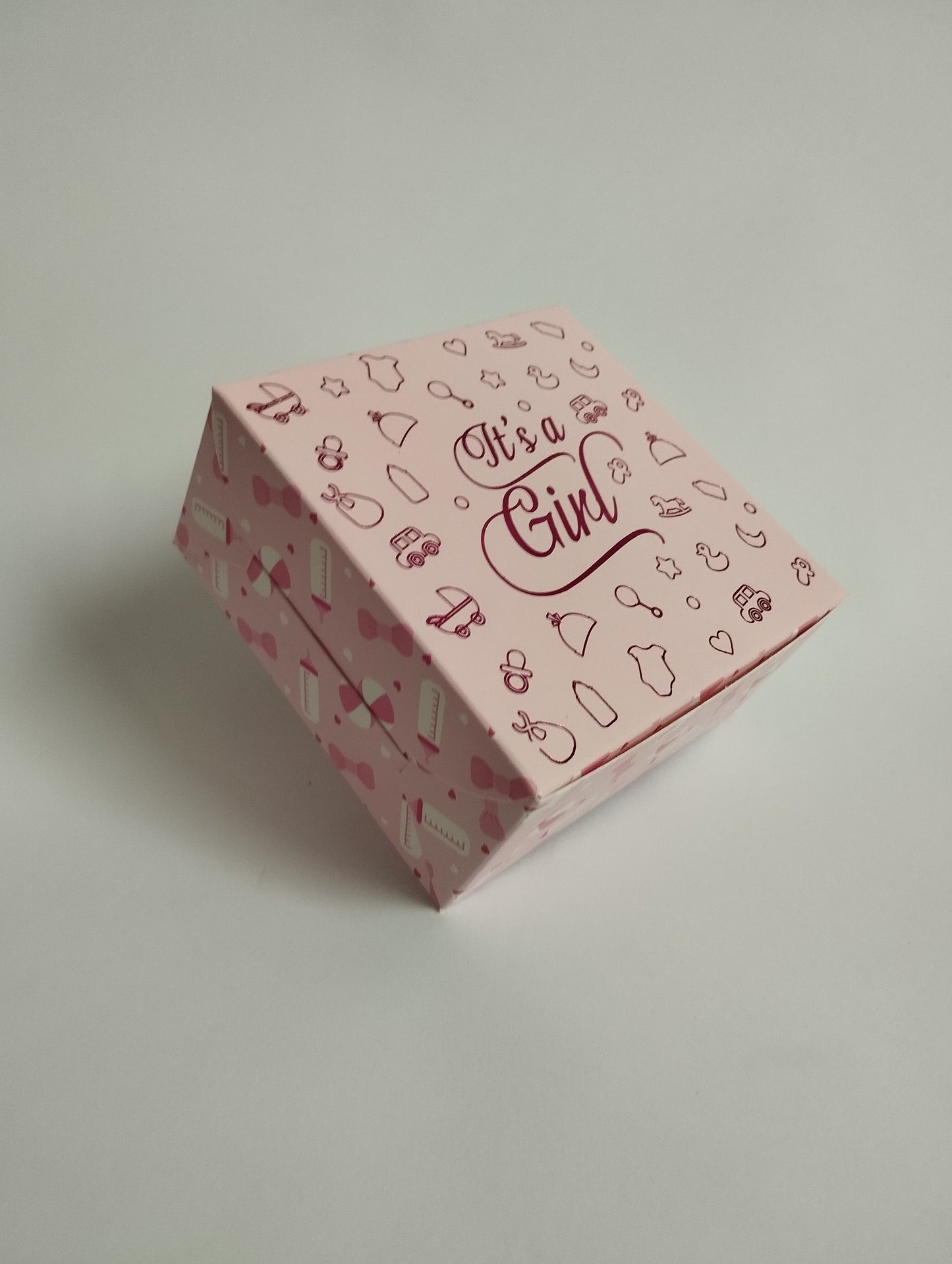 Birth Announcement Gift Box: "It's A Girl" – Custom Baby Gift Packaging