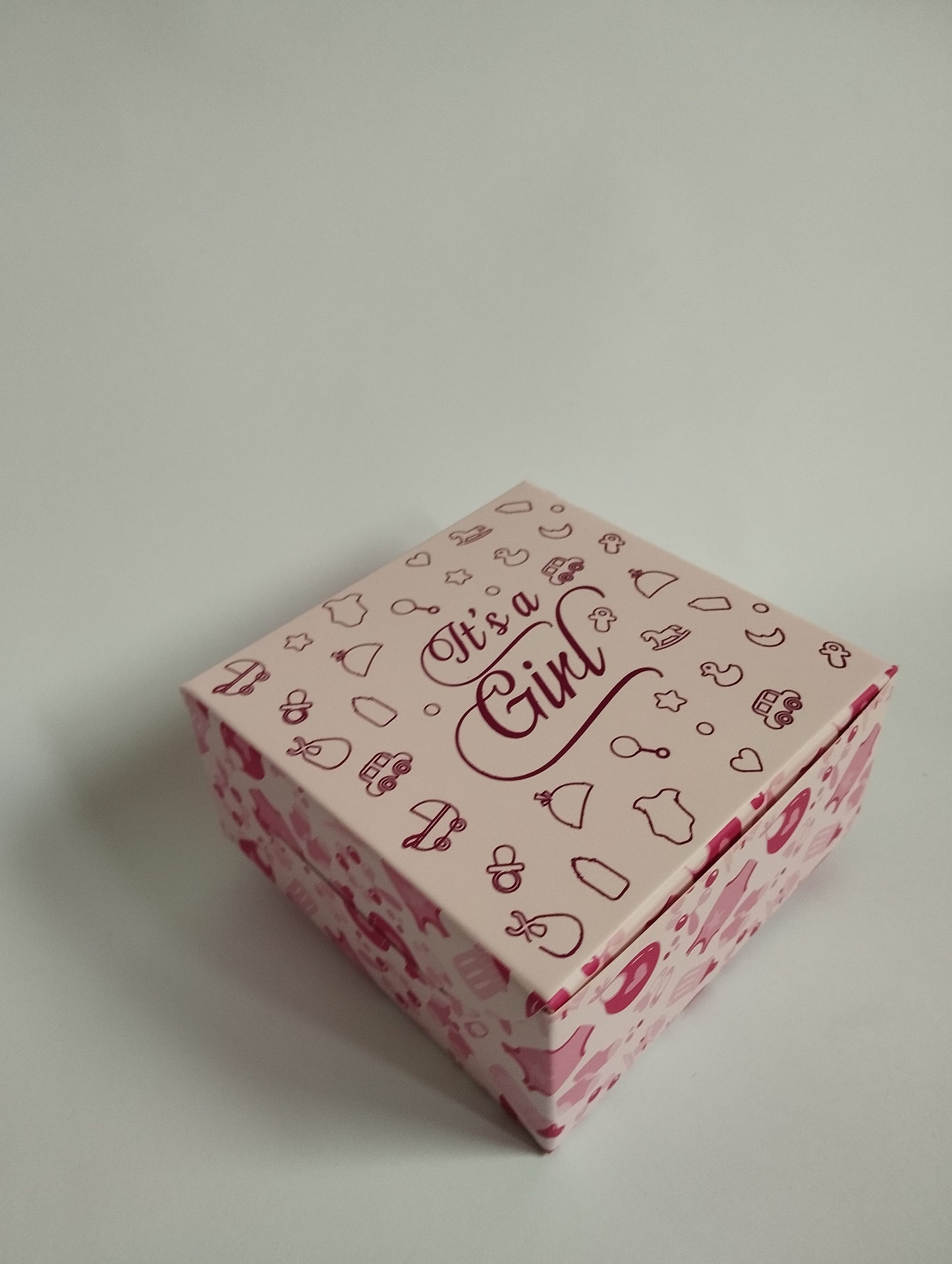Birth Announcement Gift Box: "It's A Girl" – Custom Baby Gift Packaging
