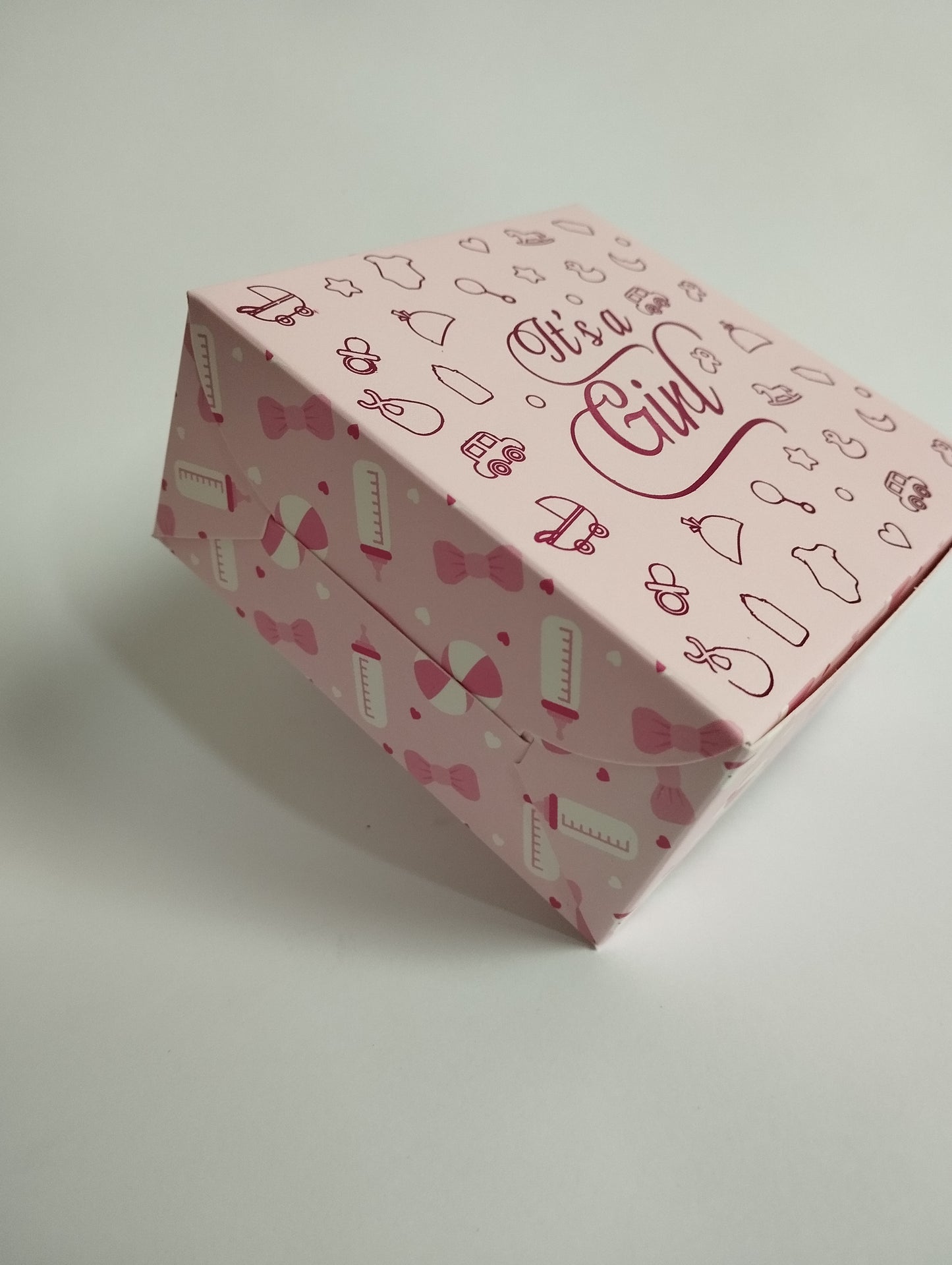 Birth Announcement Gift Box: "It's A Girl" – Custom Baby Gift Packaging