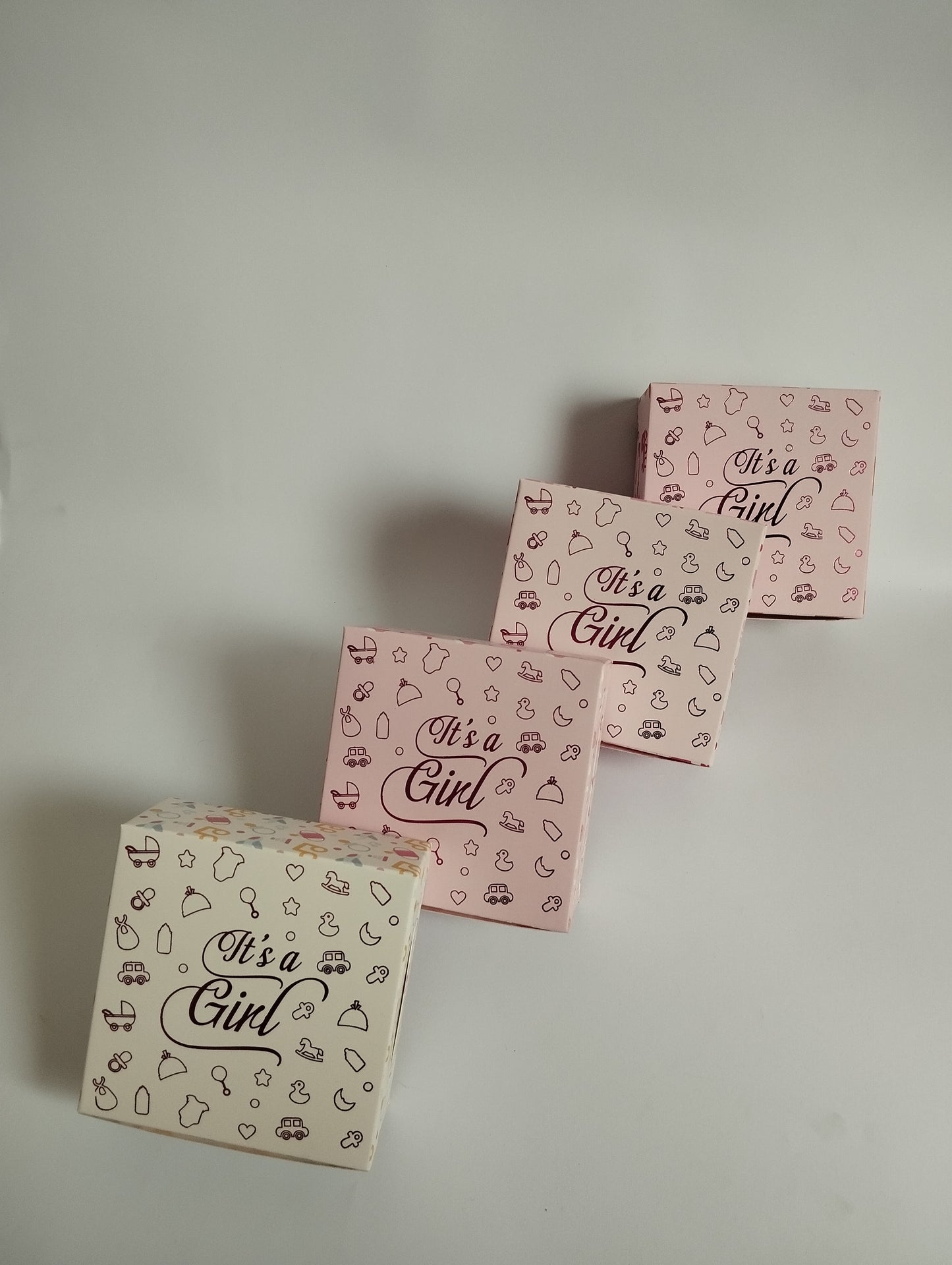 Birth Announcement Gift Box: "It's A Girl" – Custom Baby Gift Packaging