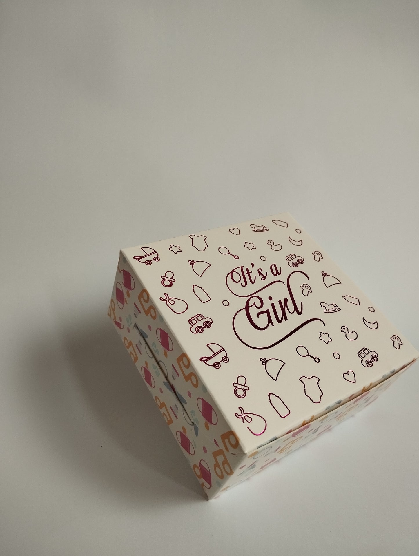 Birth Announcement Gift Box: "It's A Girl" – Custom Baby Gift Packaging