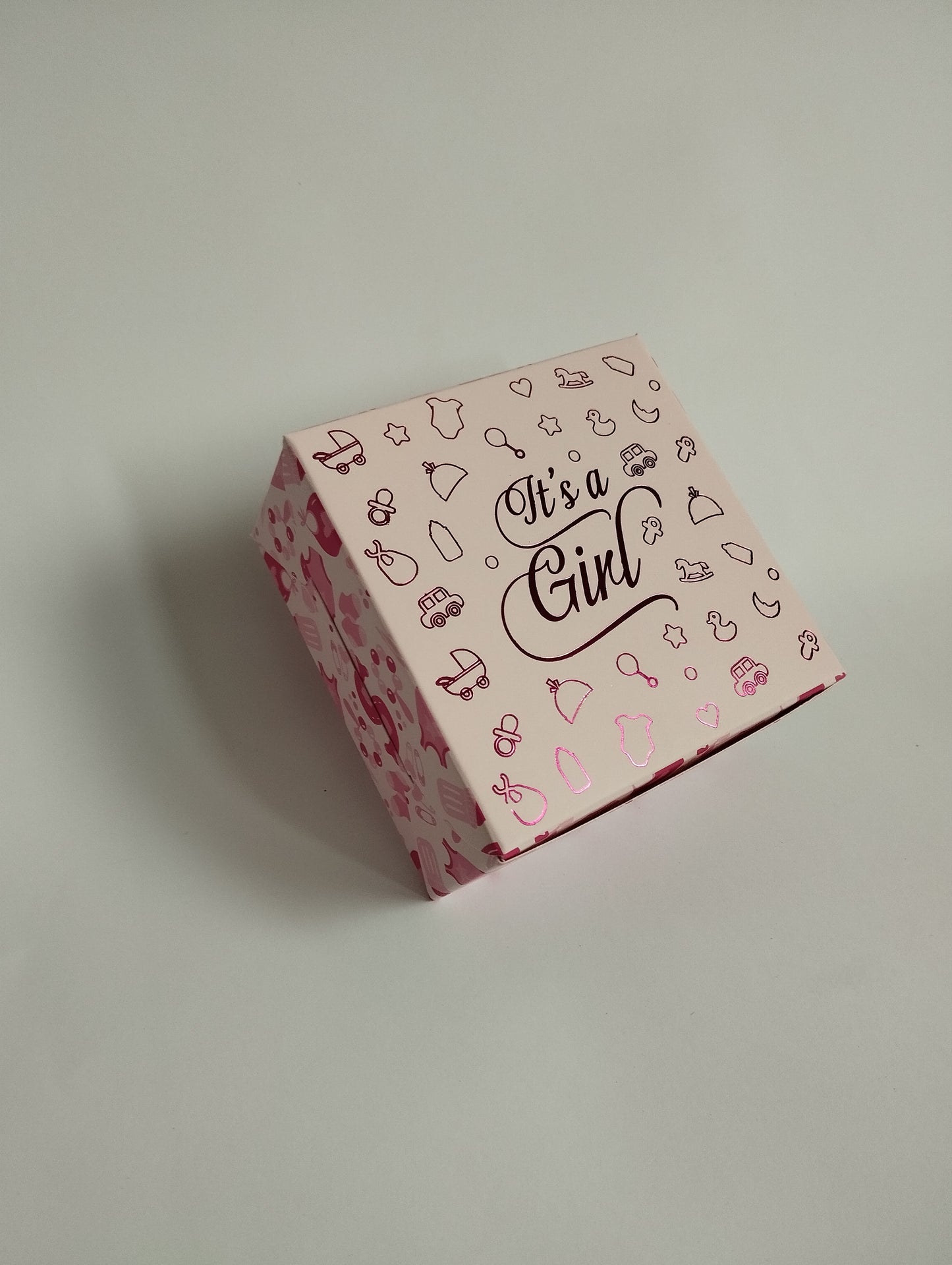Birth Announcement Gift Box: "It's A Girl" – Custom Baby Gift Packaging