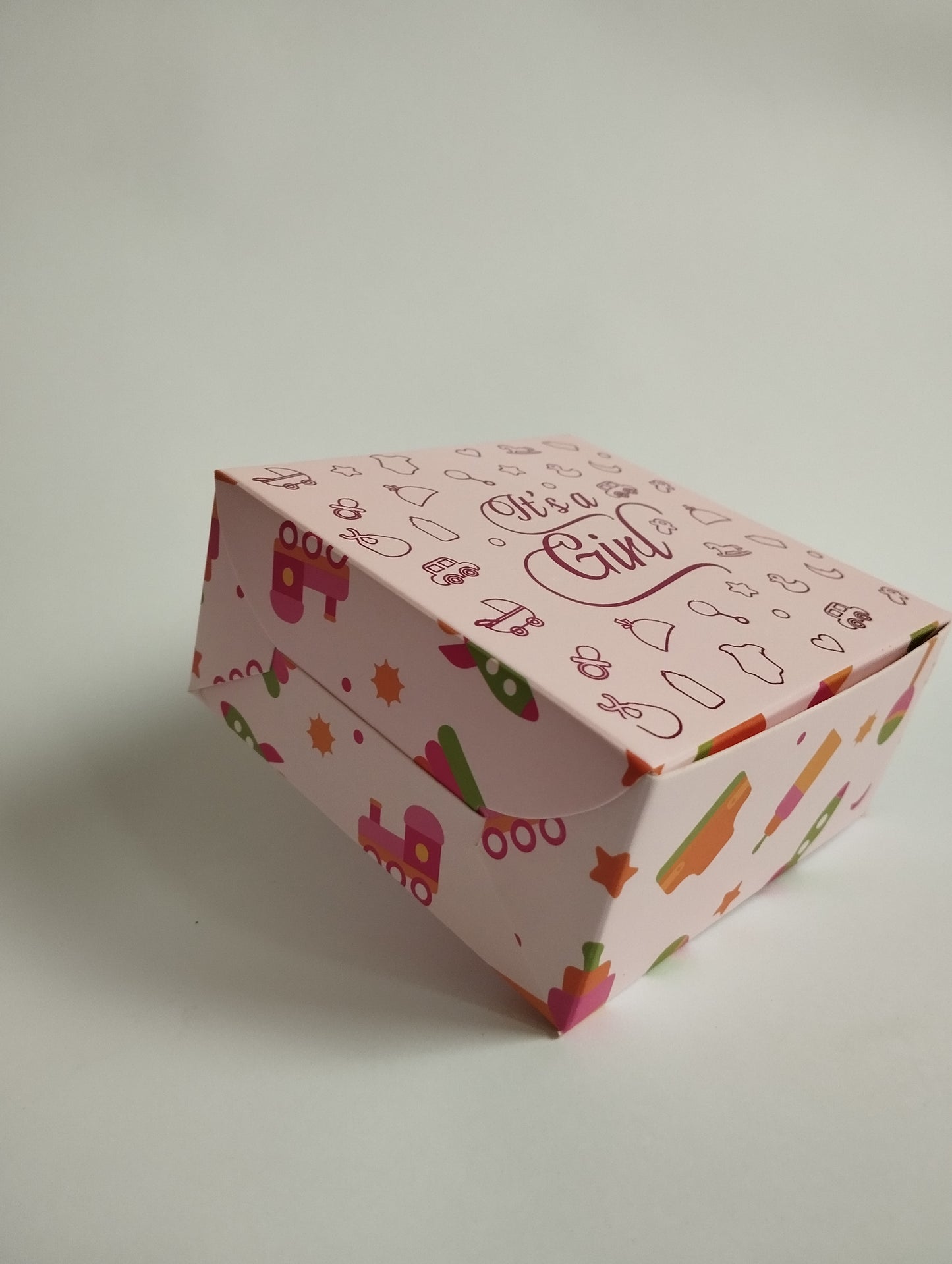 Birth Announcement Gift Box: "It's A Girl" – Custom Baby Gift Packaging