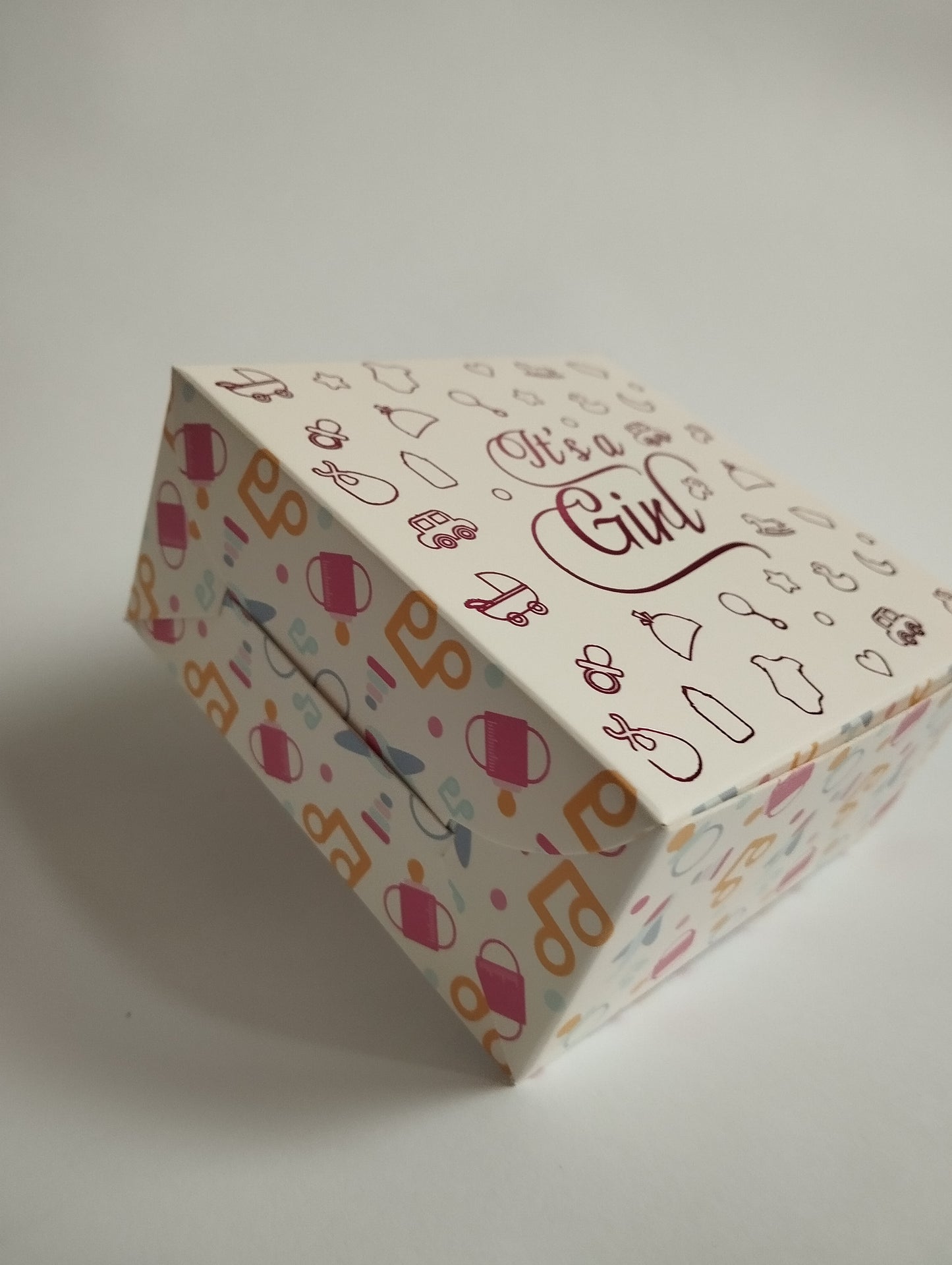 Birth Announcement Gift Box: "It's A Girl" – Custom Baby Gift Packaging