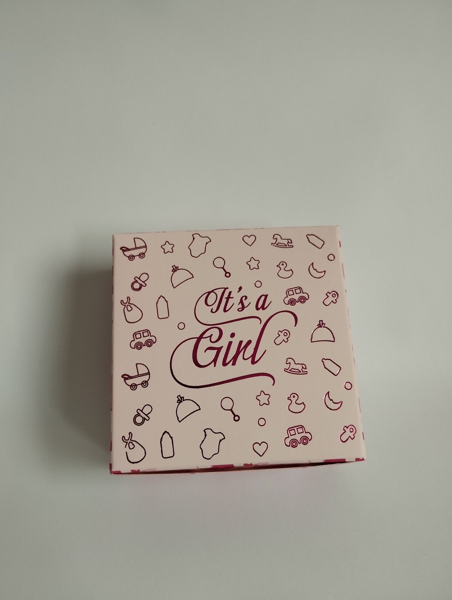 Birth Announcement Gift Box: "It's A Girl" – Custom Baby Gift Packaging
