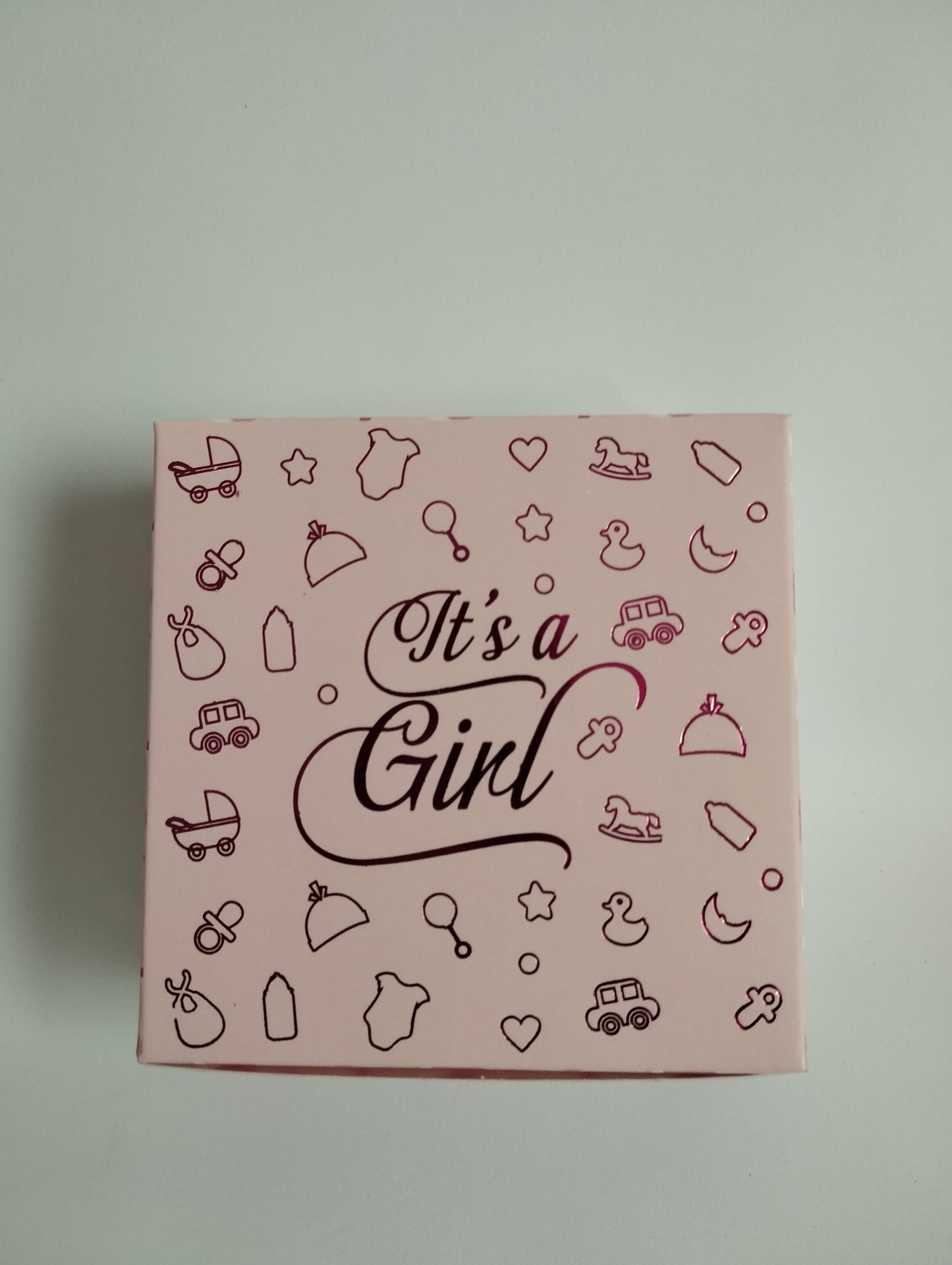 Birth Announcement Gift Box: "It's A Girl" – Custom Baby Gift Packaging
