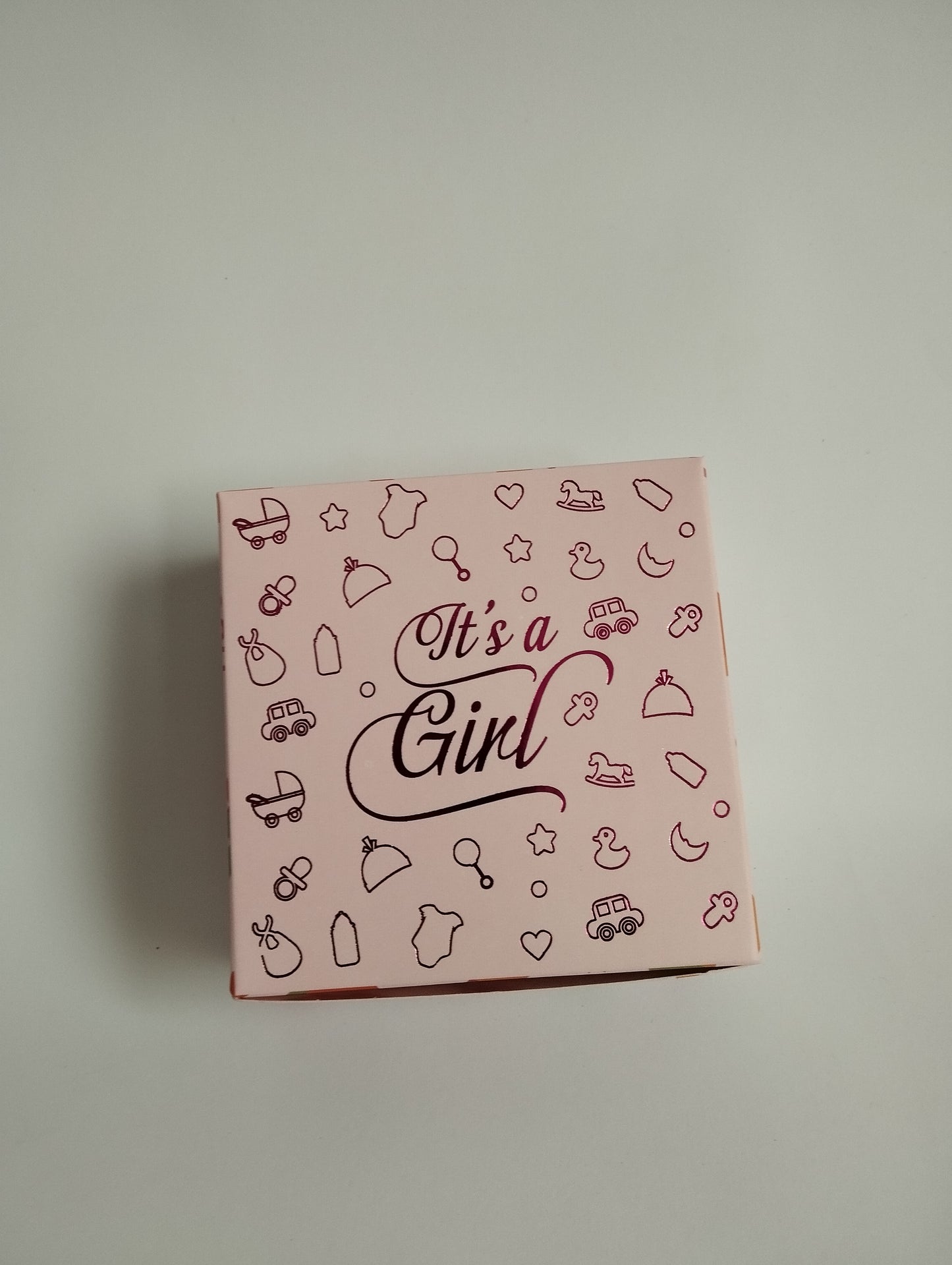 Birth Announcement Gift Box: "It's A Girl" – Custom Baby Gift Packaging