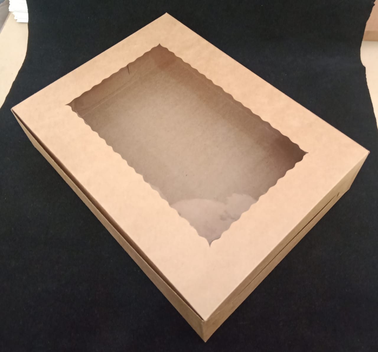 BOX FOR 12 BROWNIES, WHITE, BROWN ,(L x W x H: 12" x 9" x3)