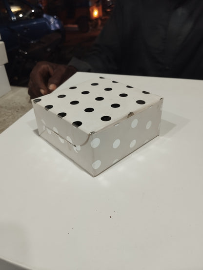 BOX FOR ONE BROWNIE AND MITHAI (250 GSM) 4*4*2