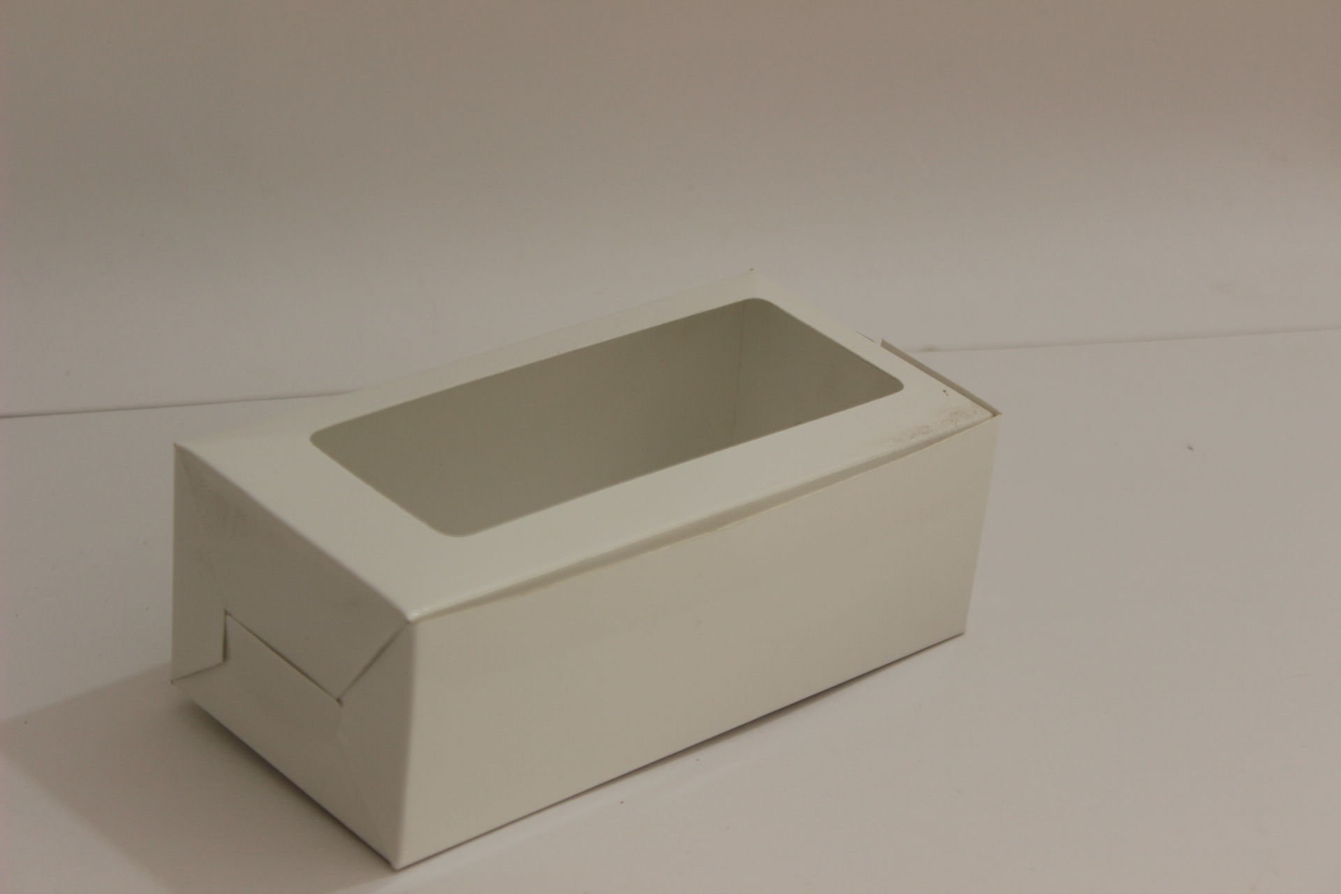 Small bakery box for mini macaroons, chocolates and khajoor (5x2x1.5)