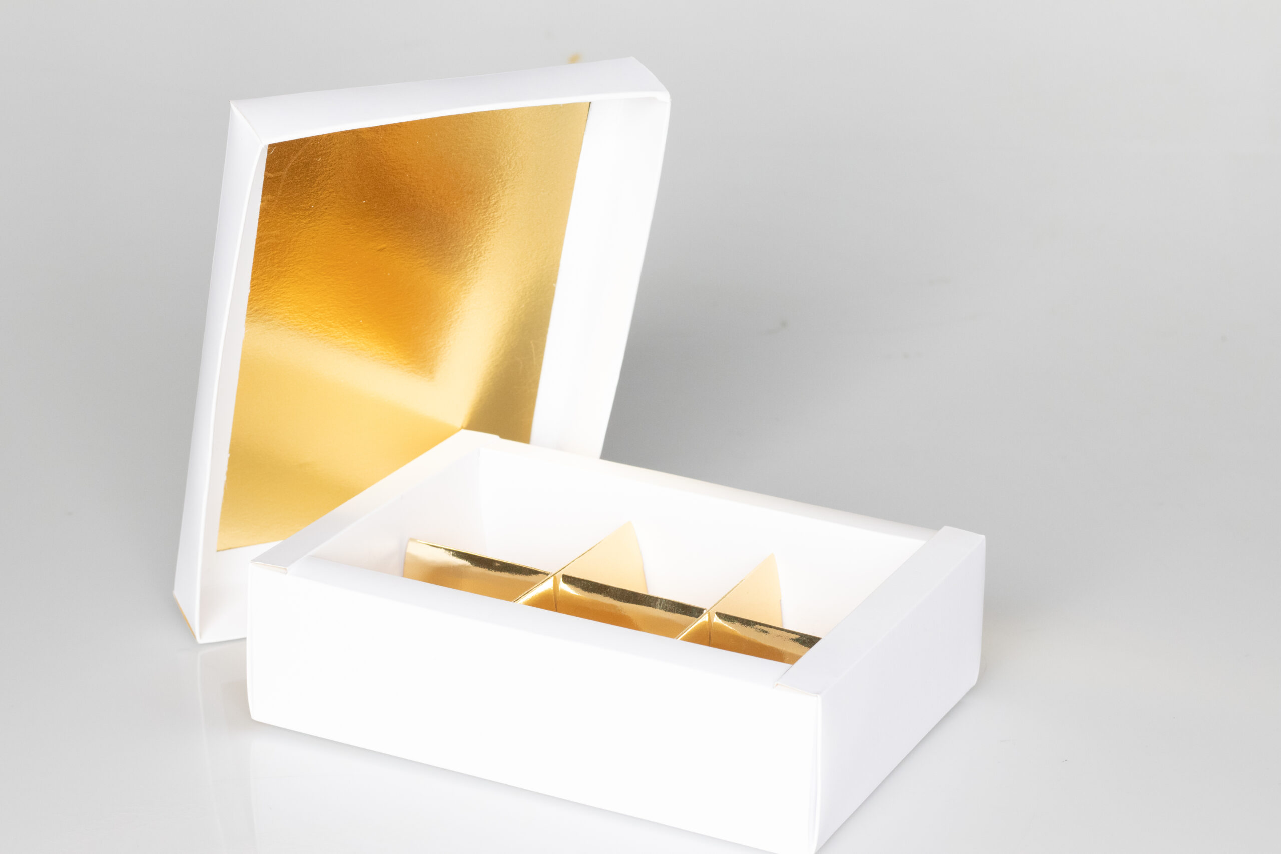 Sweet Gift Box with 6 Removable Compartments (6"x4"x2") - Image 2