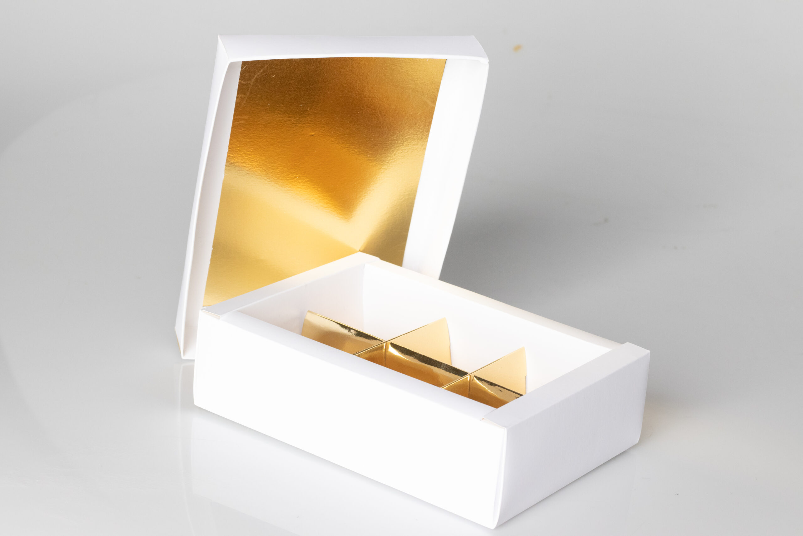 Sweet Gift Box with 6 Removable Compartments (6"x4"x2")