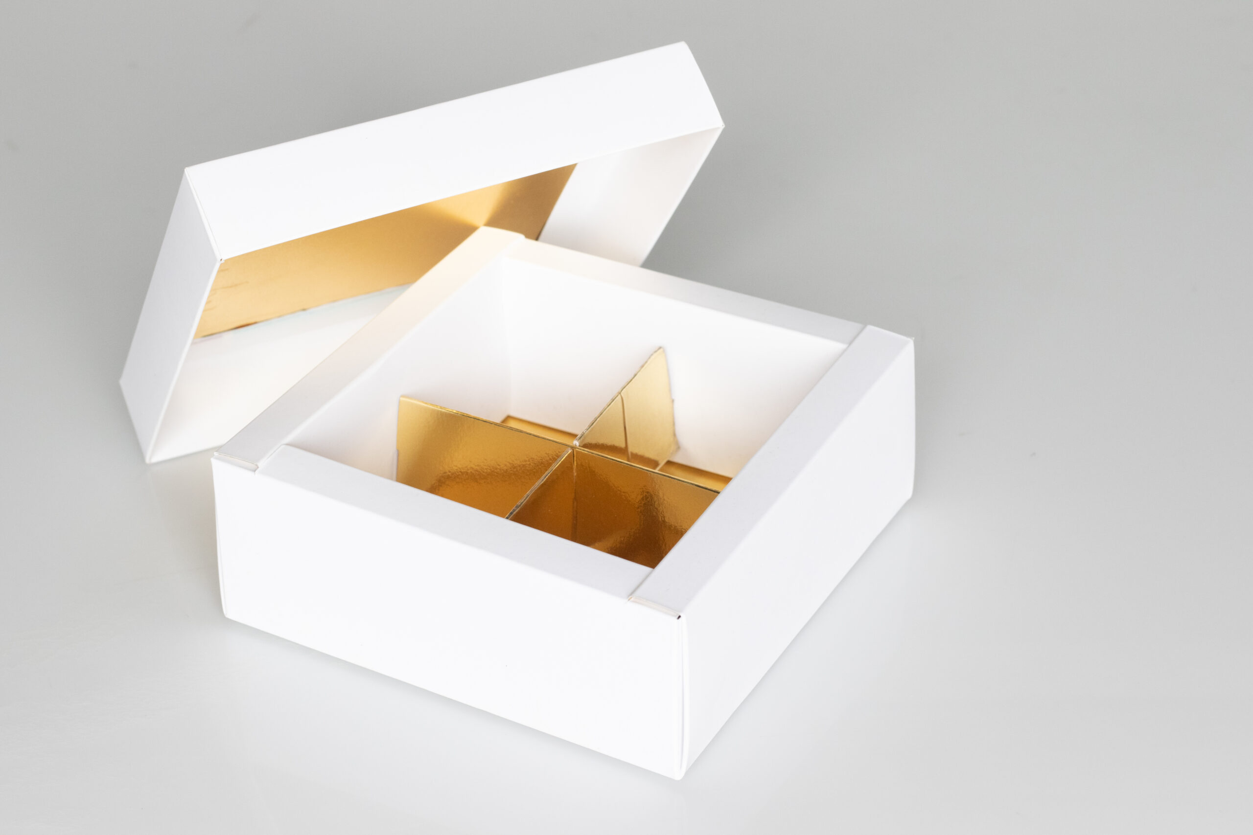 Sweet Gift Box with 4 Removable Compartments (4"x4"x2")